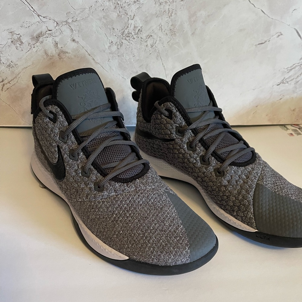 Nike Lebron James Witness 3s sz14